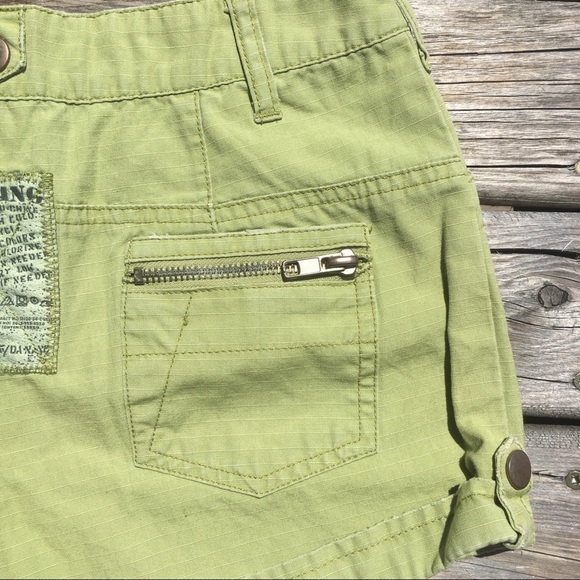 Da-Nang Button Shorts - Picture 6 of 6